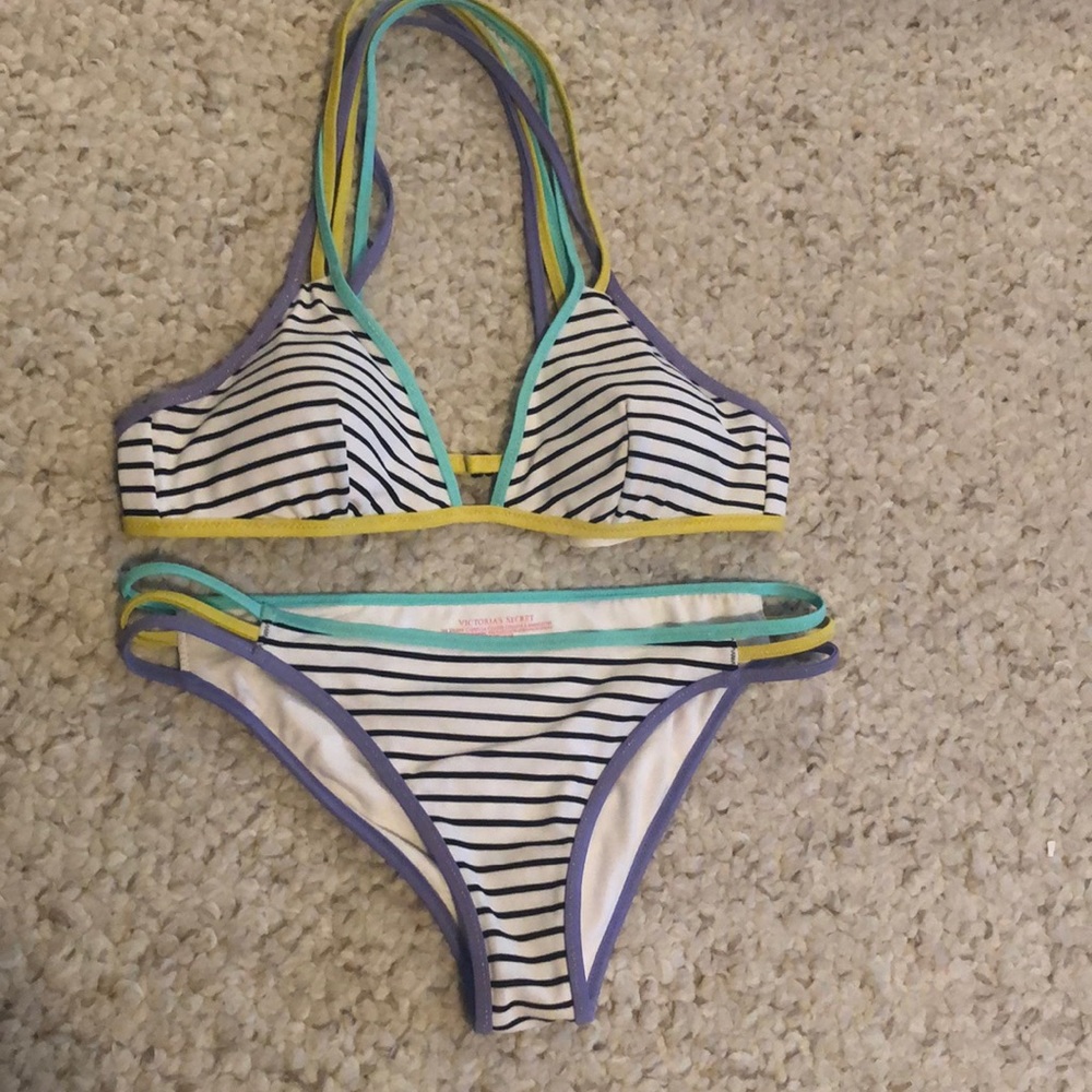 Victoria’s Secret bikini ☀️